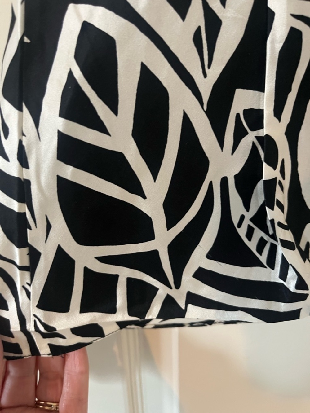 Talbots Silk BW Leaf Print Draped Neck Sleeveless Top Women’s Size 8 - Picture 2 of 14